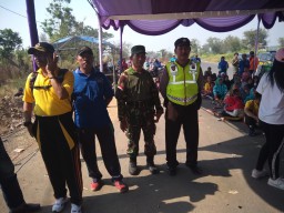 Babinsa Jabon kawal Jalan sehat bersama masyarakat Ds Trompoasri Jabon