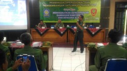 Danramil 03/Buduran berikan materi wasbang dalam pelatihan Linmas