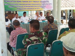 Bati Wanwil Koramil 17/Gedangan Melaksanakan Pendampingan Penyusunan RDKK Kec Gedangan