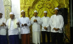 Forkopimka Gedangan hadiri Istighosah akbar Majelis Bumi Istighfar
