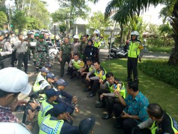 PATROLI GABUNGAN AMANKAN PERUMAHAN DI WILAYAH SIDOARJO