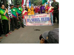 Danramil 0816/10 beserta anggota menghadiri Kirab Budaya di desa Saketi