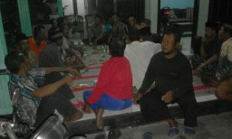 BABINSA MENGHADIRI RAPAT WARGA DI WILAYAH BINAANYA DALAM RANGKA PEMBERANTASAN HAMA WERENG
