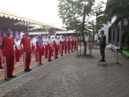 Peltu Sahnan dkk melaksanakan kegiatan pelatihan PBB untuk persiapan perlombaan gerak jalan kepada siswa SMA Senopati Sedati