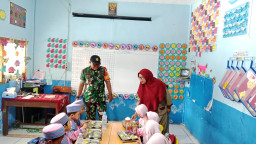 Sertu Suhendri Dampingi Distribusi Gizi, Menabur Harapan untuk Generasi Emas Barengkrajan
