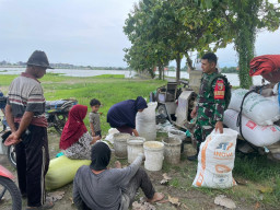 Wujud Kemanunggalan, Sinergi Babinsa Buduran dan Petani Pastikan Ketahanan Pangan Desa Tetap Kokoh