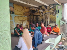 Babinsa Jabon Dampingi Petani Dukuhsari Ikuti Telekonferensi Presiden RI, Perkuat Panen Raya dan Swasembada Pangan