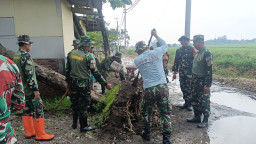 Bersatu Cegah Bencana, Koramil 0816/17 Gedangan dan Warga Gelar Karya Bakti di Desa Gemurung