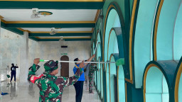 Sinergi TNI dan Dunia Usaha, CSR Hotel Aston Hadirkan Kepedulian Lewat Kerja Bakti Masjid Nurul Huda Wadungasih