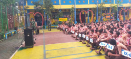 Tanamkan Disiplin dan Cinta Tanah Air, Babinsa Koramil 0816/02 Candi Beri Wasbang dan Latihan PBB di SMPN 3 Candi