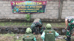 Peduli Lingkungan, Koramil Krembung Bersinergi dengan Pelajar Gelar Karya Bakti Bersihkan Saluran Air