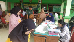 Peduli Kesehatan Masyarakat, Babinsa Simoketawang Aktif Dampingi Posyandu Balita dan Lansia