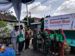 Air Bersih Mengalir, Babinsa Krian Pastikan Tiap Tetes Air Membawa Kesejahteraan
