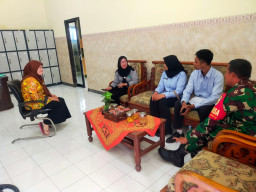 Babinsa Becirongengor Dampingi SPPI, Pastikan Bantuan Tepat Sasaran untuk Sekolah