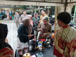 Semarak Ramadhan di Krembung: UMKM Bangkit, 1000 Takjil Dibagikan