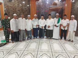 Tarawih Bersama Forkopimka Gedangan, Pererat Silaturahmi dengan Warga Sawotratap