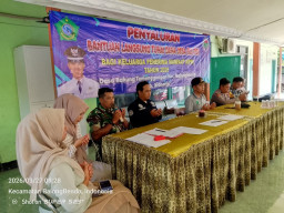 Babinsa Balongbendo Kawal Penyaluran BLT-DD agar Tepat Sasaran