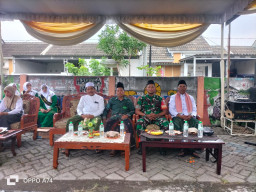 Babinsa Krian Hadiri Pengajian Tahlil Kubro, Pererat Silaturahmi dan Kebersamaan Warga Kemasan