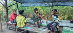 Komsos Humanis Babinsa Cangkring, Pererat Silaturahmi dan Serap Aspirasi Warga