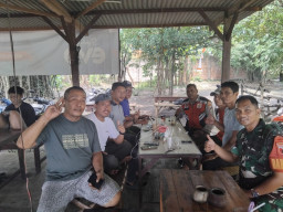 Komsos Humanis Babinsa Terungkulon, Ajak Warga Krian Perkuat Keamanan Lingkungan