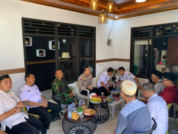 Danramil Taman dan Forkopimka Taman Pererat Silaturahmi dengan Calon Kades Kletek