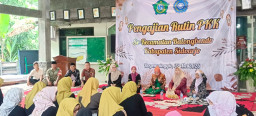 Babinsa Tebar Kepedulian, Pengajian Rutin Al Hidayah TP PKK Balongbendo Pererat Ukhuwah dan Kebersamaan