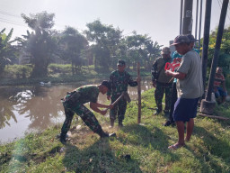 Koramil Sukodono dan Warga Plumbungan Gotong Royong Jaga Kebersihan Lingkungan