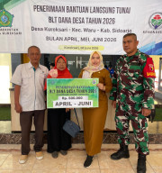 Senyum Warga Kureksari Mengembang, Babinsa Hadir Mengawal Penyaluran BLT dengan Penuh Kepedulian