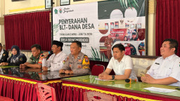 Kawal Bantuan Rakyat, Babinsa Bringinbendo Pastikan Tepat Sasaran