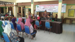 Babinsa Sumberejo Hadir Mengawal BLT Dana Desa demi Kesejahteraan Warga
