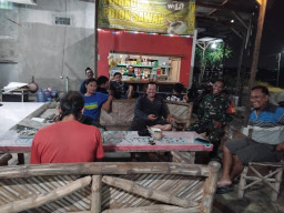Patroli Humanis Babinsa Terungkulon, Perkuat Kemanunggalan dan Jaga Kondusivitas Desa