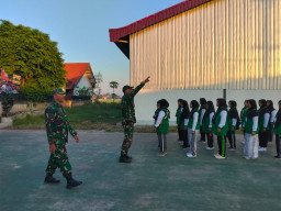 Babinsa Wonoayu Bekali Peserta PD-PKPNU dengan Disiplin dan Kebugaran