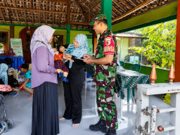 Babinsa Hadir Dukung Posyandu Balita di Candinegoro