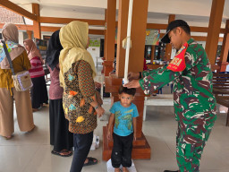 Babinsa Krian Dampingi Posyandu, Wujud Kepedulian TNI untuk Generasi Sehat