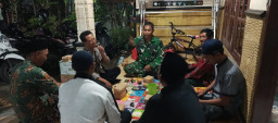 Jalin Kedekatan Humanis, Babinsa Lemujut Gelar Komsos Serap Aspirasi Warga