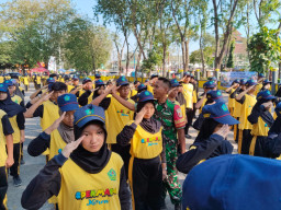 Menabur Cinta Tanah Air, Babinsa Koramil Sidoarjo Kota Rangkul Siswa Baru SMPN 5