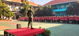 Kompak dan Humanis, Babinsa Koramil Candi Latih Disiplin Ratusan Pelajar SMAN 2