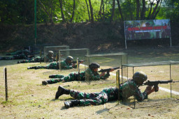 Lomba Menembak FNC HUT Ke-60 Korem 084/BJ Asah Profesionalisme dan Soliditas Prajurit