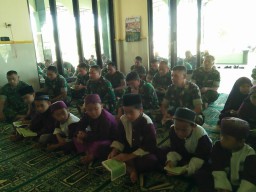 Doa bersama anak yatim/yatim piatu di Makodim 0816/Sidoarjo