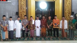 Dekatkan diri dengan Rakyat, Safari sholat jumat di Masjid Al hidayah Gedangan