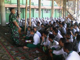Para Babinsa Kodim 0816 Sidoarjo turun ke sekolah berikan materi wasbang