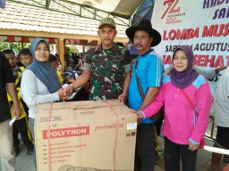 Babinsa jajaran Kodim 0816 Sidoarjo pelopori perayaan kegiatan HUT RI Ke 72