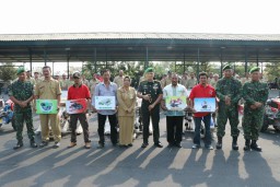 Dandim 0816 bersama Kadis Pangan dan Pertabunak Sidoarjo serahkan bantuan Alsintan kepada Brigade Alsintan