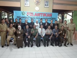 DANRAMIL 0816/03 BUDURAN BESERTA FORPIMKA MENGHADIRI ACARA PELANTIKAN PERANGKAT DESA BANJARKEMANTREN