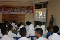 Bakesbangpol bersama Kodim 0816/Sidoarjo berikan wasbang kepada siswa SMK/SMA se Kab.Sidoarjo