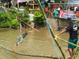 Danramil 0816/10 beserta anggota ikut meriahkan lomba di wilayah