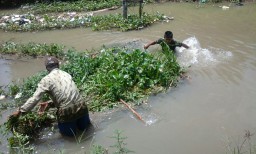 Babinsa Selalu Siap Membantu warga Desa