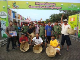 Koramil 0816/05 mengikuti kegiatan generasi peduli lingkungan di Perum Indra Prasta Tulangan