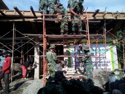 Wujud kemanunggalan TNI dan Rakyat melalui kegiatan gotong royong
