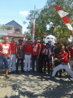 Koramil 0816/01 bersama masyarakat desa Kemiri laksanakan Karnaval dalam Rangka HUT RI Ke 71